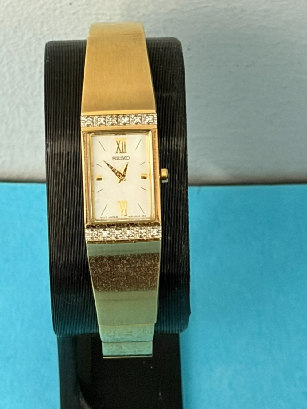 Vintage 1990'S Ladies Seiko Watch 1F20-0AF0 Gold Tone w diamonds needs battery
